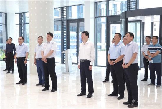 臨沂市委副書記、市長任剛到山東華業(yè)魯藍表面科技生態(tài)示范園調研