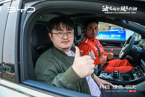 世鼎集團(tuán)對比試駕9.jpg