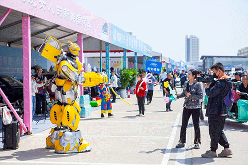 遠(yuǎn)通五一車(chē)展12.gif